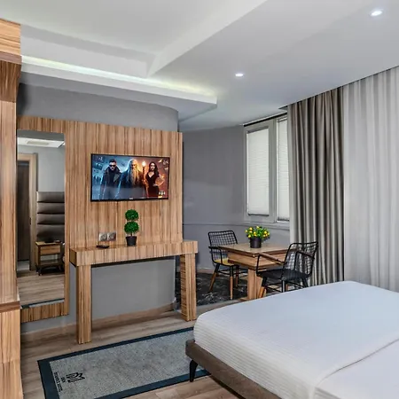 Hotel Dem Airport 4*