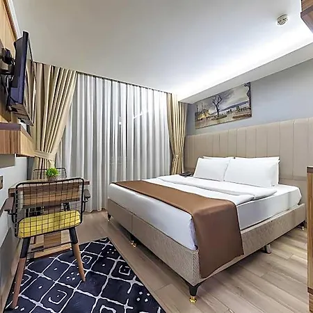 Dem Airport Hotel 4*