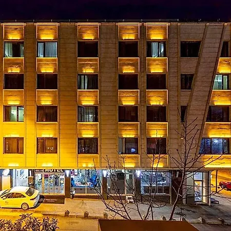 Hotel Dem Airport 4*