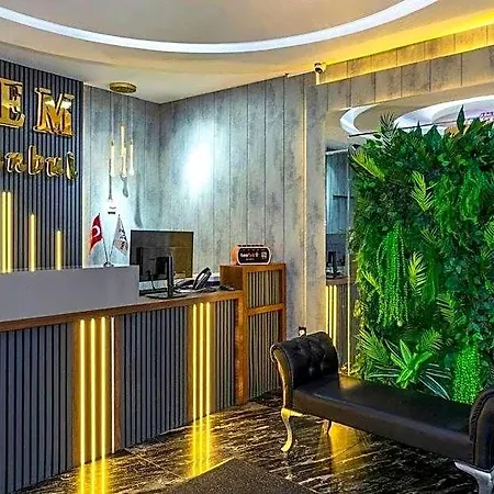 Dem Airport Hotel 4*