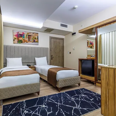 Dem Airport Hotel 4*