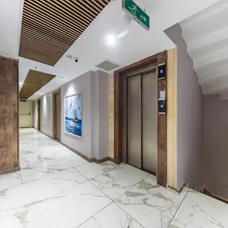 Dem Airport Hotel 4*