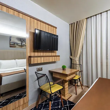 Hotel Dem Airport 4*