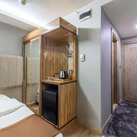 Dem Airport Hotel