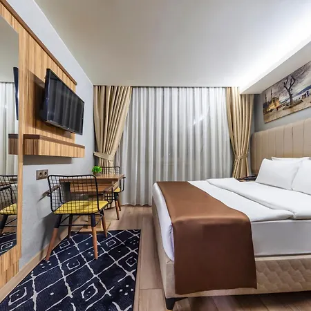 Hotel Dem Airport 4*