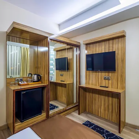 Dem Airport Hotel