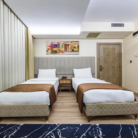 Dem Airport Hotel 4*