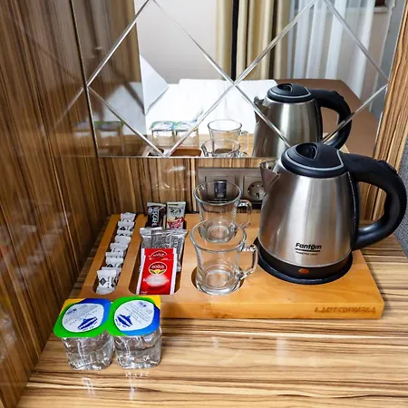 Dem Airport Hotel 4*