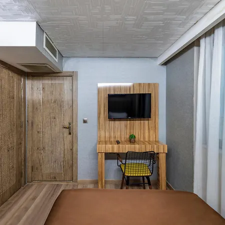 Dem Airport Hotel 4*