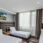 Dem Airport Hotel 4*