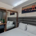 Hotel Dem Airport 4*
