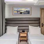 Dem Airport Hotel 4*