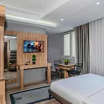Hotel Dem Airport 4*