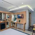Dem Airport Hotel
